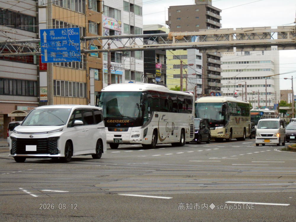 なにわ200か2130（641-16924）、大阪200か5232（日交106）