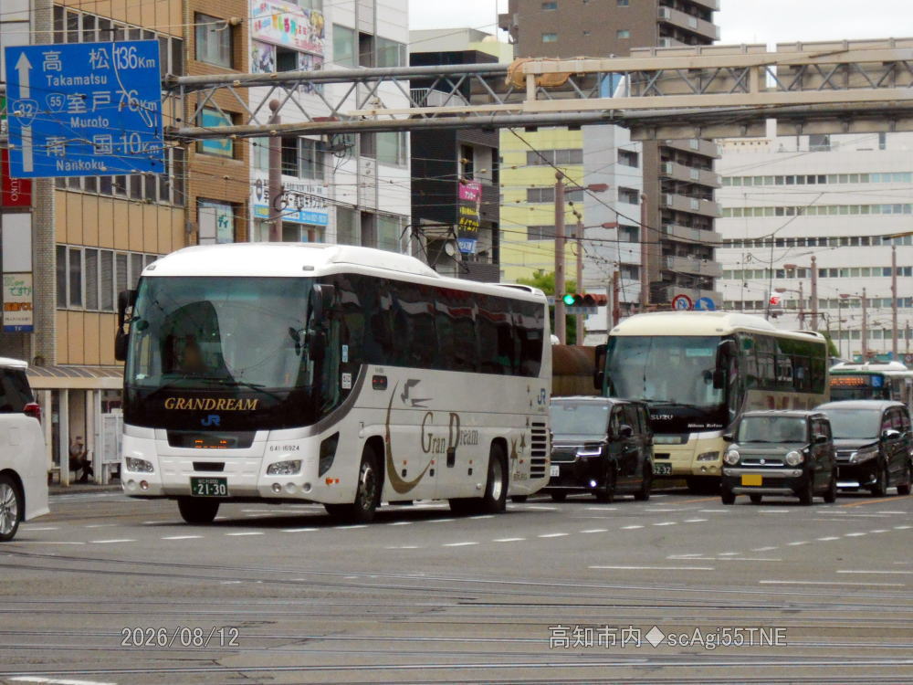 なにわ200か2130（641-16924）、大阪200か5232（日交106）