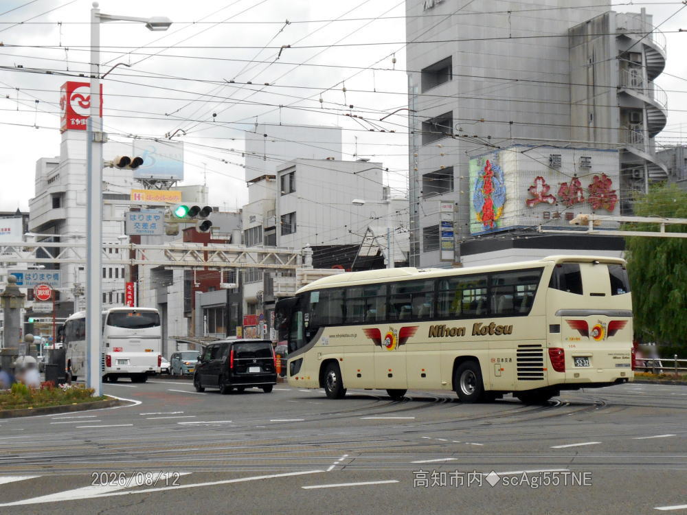 なにわ200か2130（641-16924）、大阪200か5232（日交106）